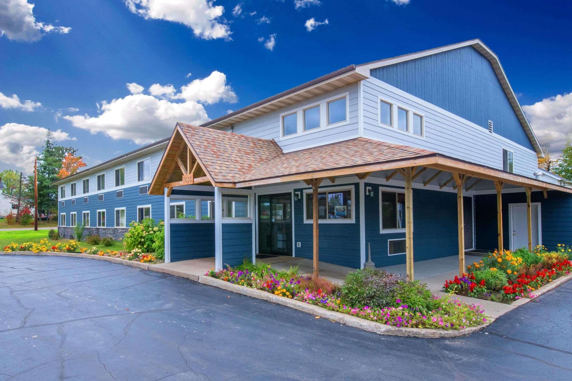 Northwoods Inn And Suites Ely Buitenkant foto